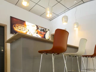 Bild Nummer 15-001-095<br>Bildmotiv Ă¼ber der Kaffeebar in der Ausstellung
