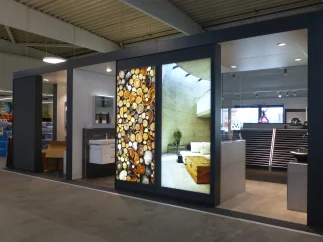 Bild Nummer 18-005-014<br>Leuchtdisplays in der Fliesenausstellung