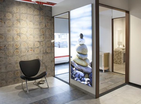 Leuchtdisplay im Fliesenfachhandel