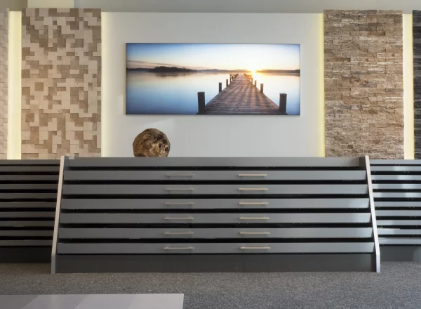 Leuchtdisplay in der Fliesenausstellung